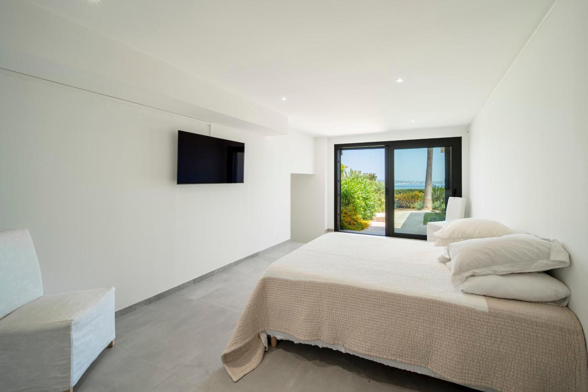 Ref 2128 - - Sea View For Rent * Cannes