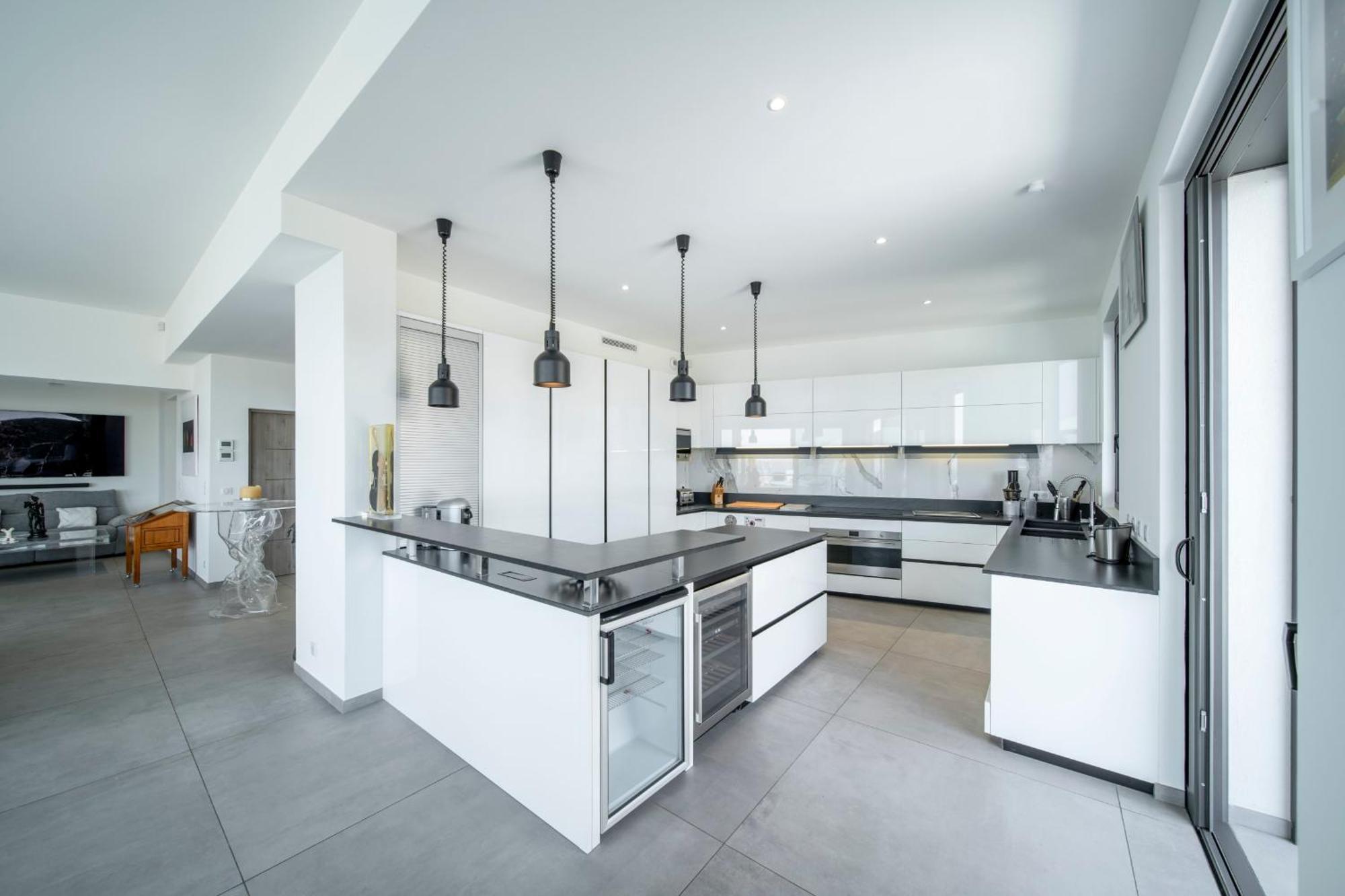 Villa Ref 2128 - - Sea View For Rent Cannes